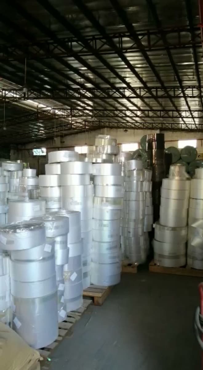 Effect pigment material under production lighting